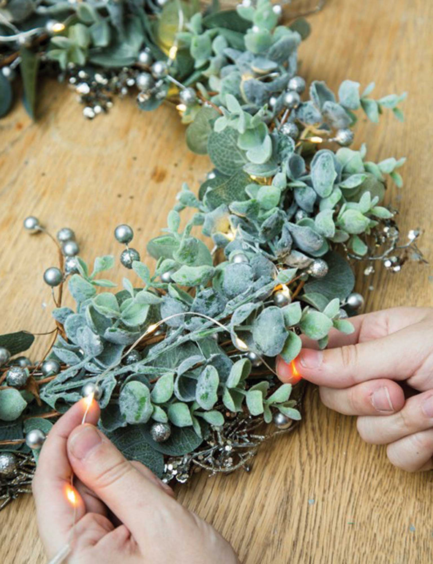 DIY How To Light Your Christmas Wreath