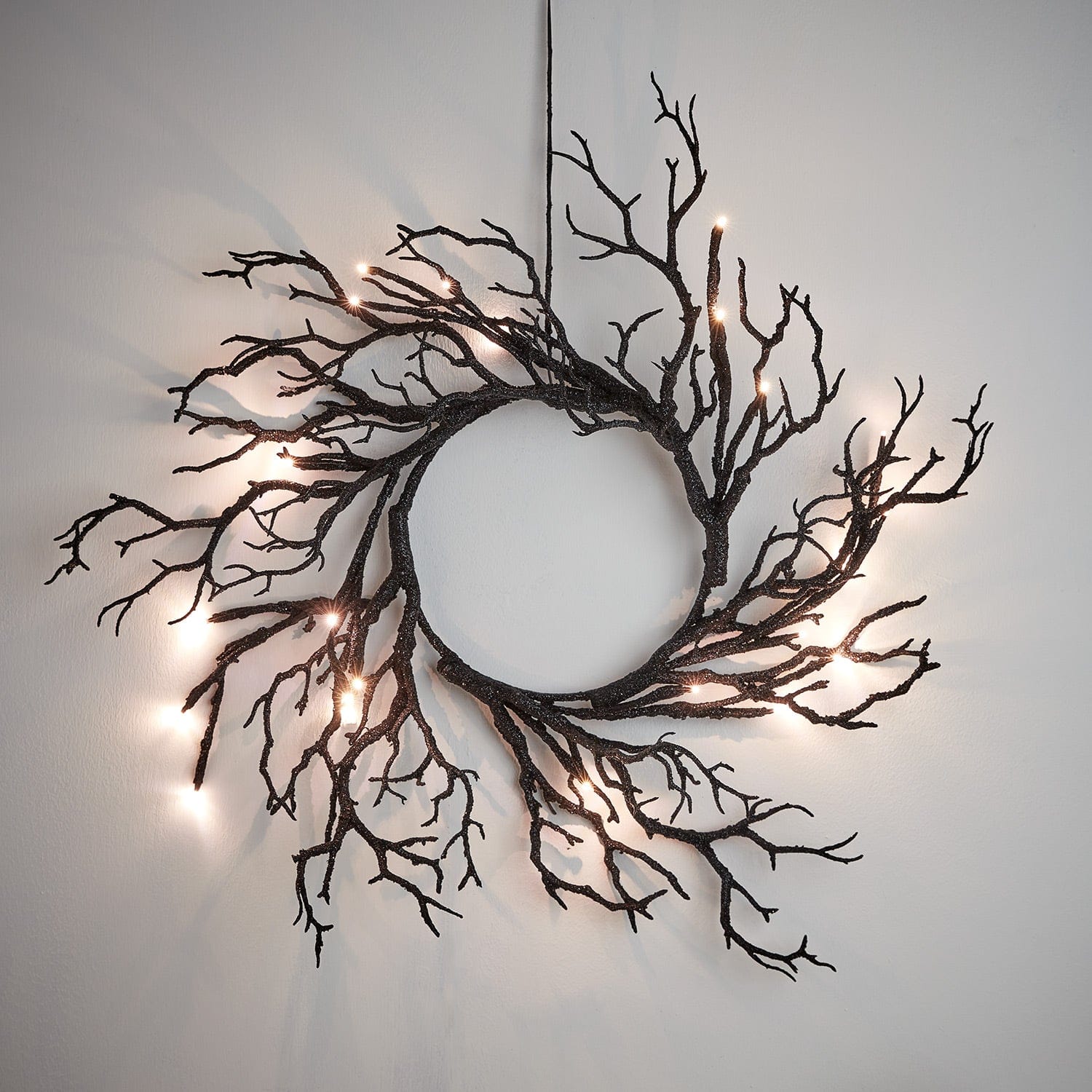 40cm Pre Lit Black Twig Halloween Wreath UK – Lights4fun.co.uk