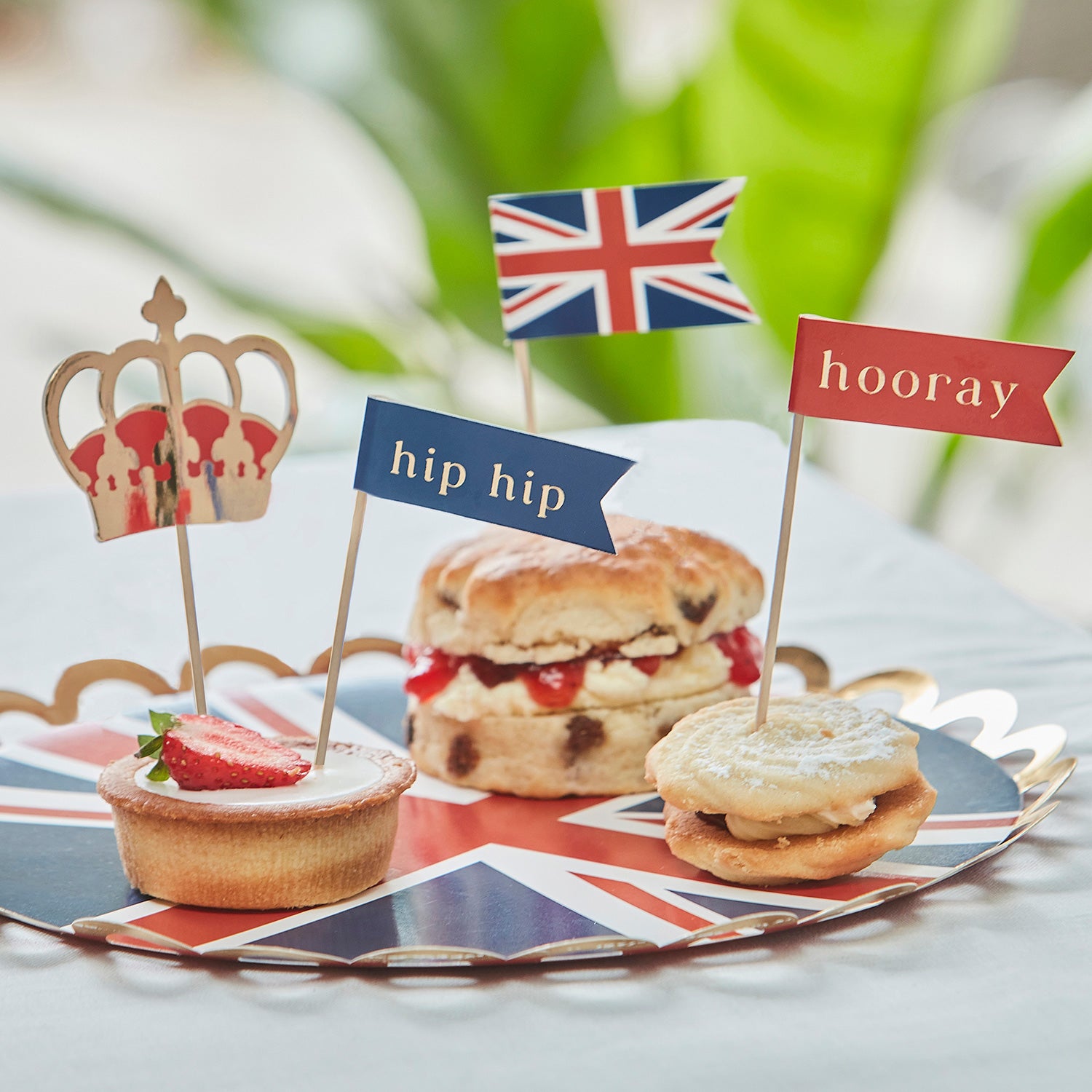 10 Coronation Union Jack Cake Toppers Lights4fun.co.uk