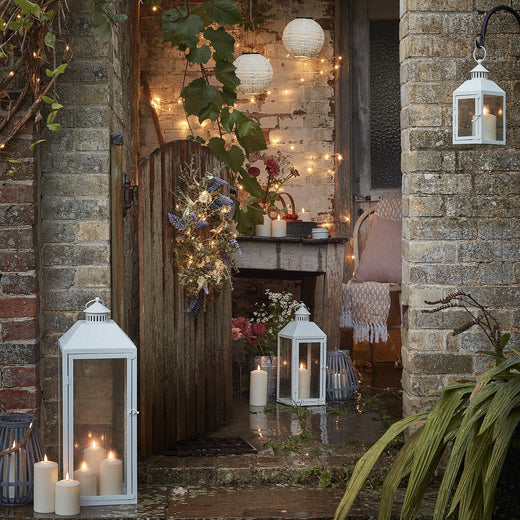 Illuminate Your Garden Border with These Fence Lighting Ideas