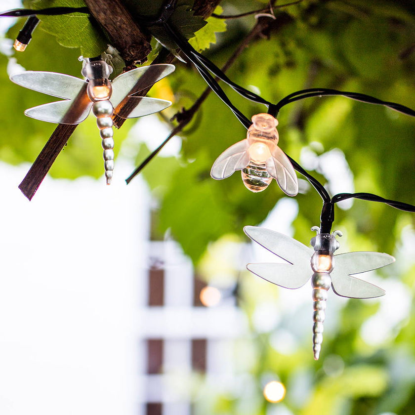 A Guide to Outdoor Lighting Options That Don't Require External Power