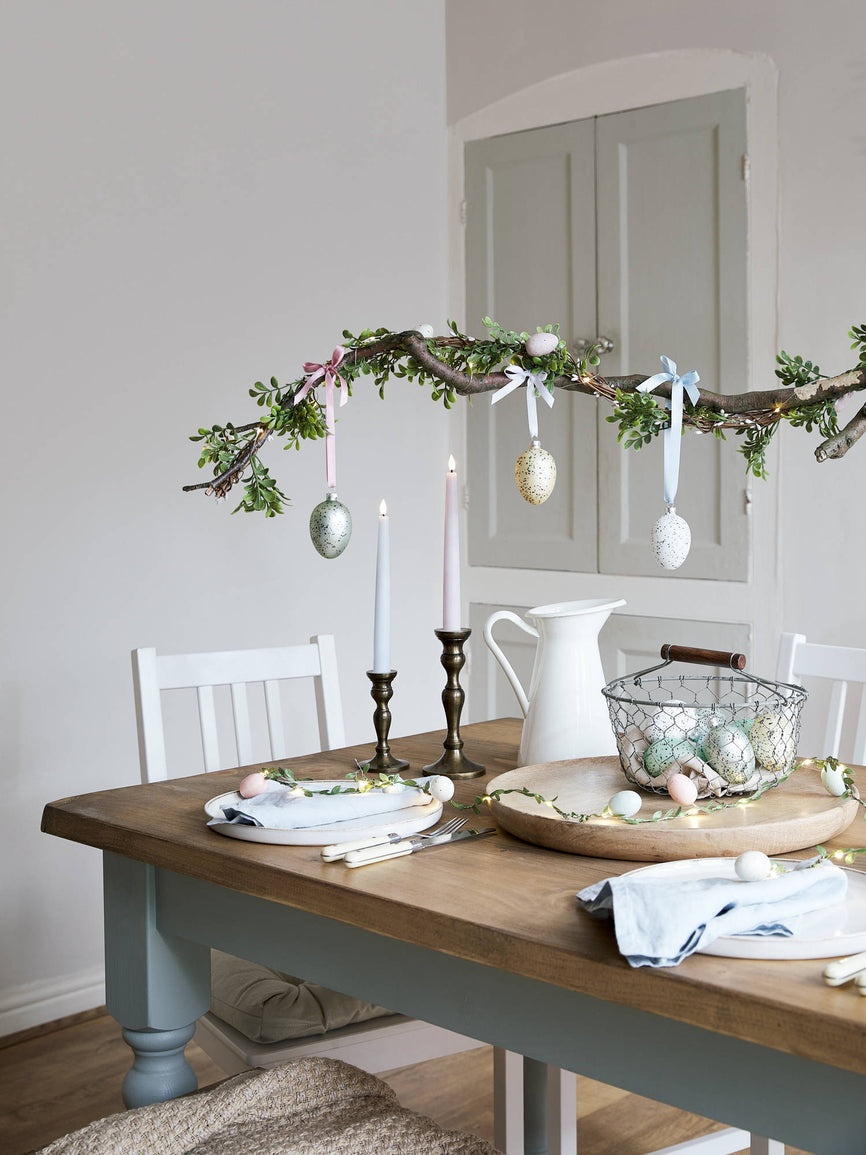 DIY Hanging Easter Table Decoration