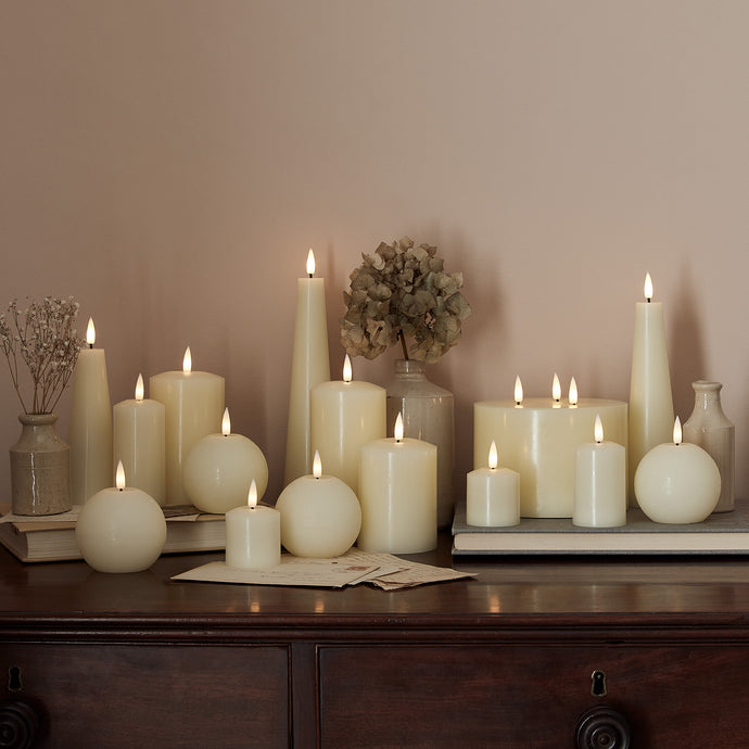 Ivory Pillar Candle Trio Table