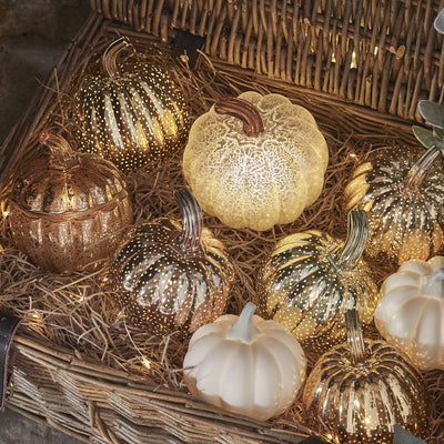 25 outdoor fall decorating ideas To Embrace the Season