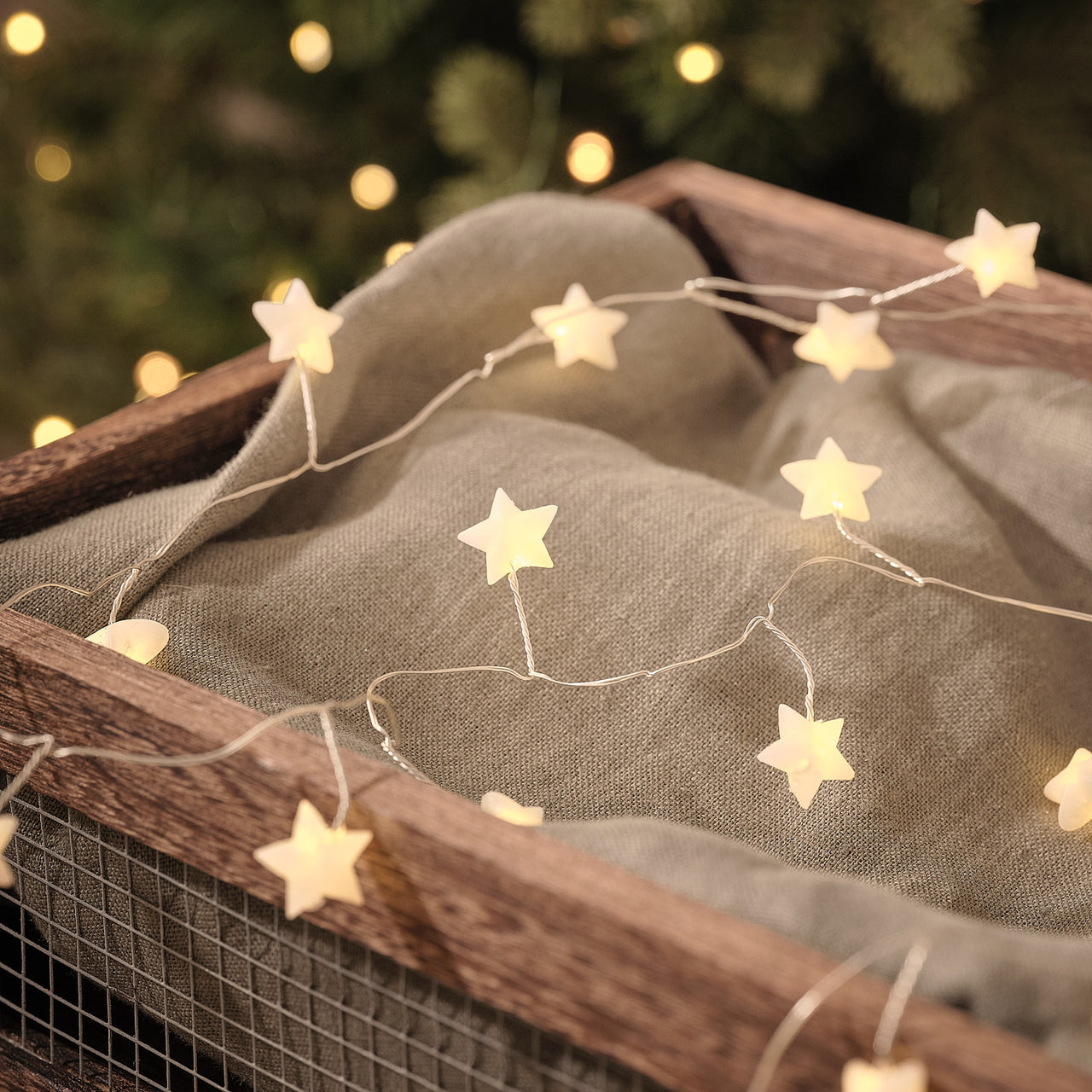 1.8cm Winter Star Light Up Micro LED Garland