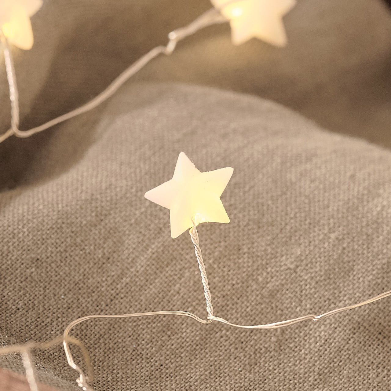 1.8cm Winter Star Light Up Micro LED Garland
