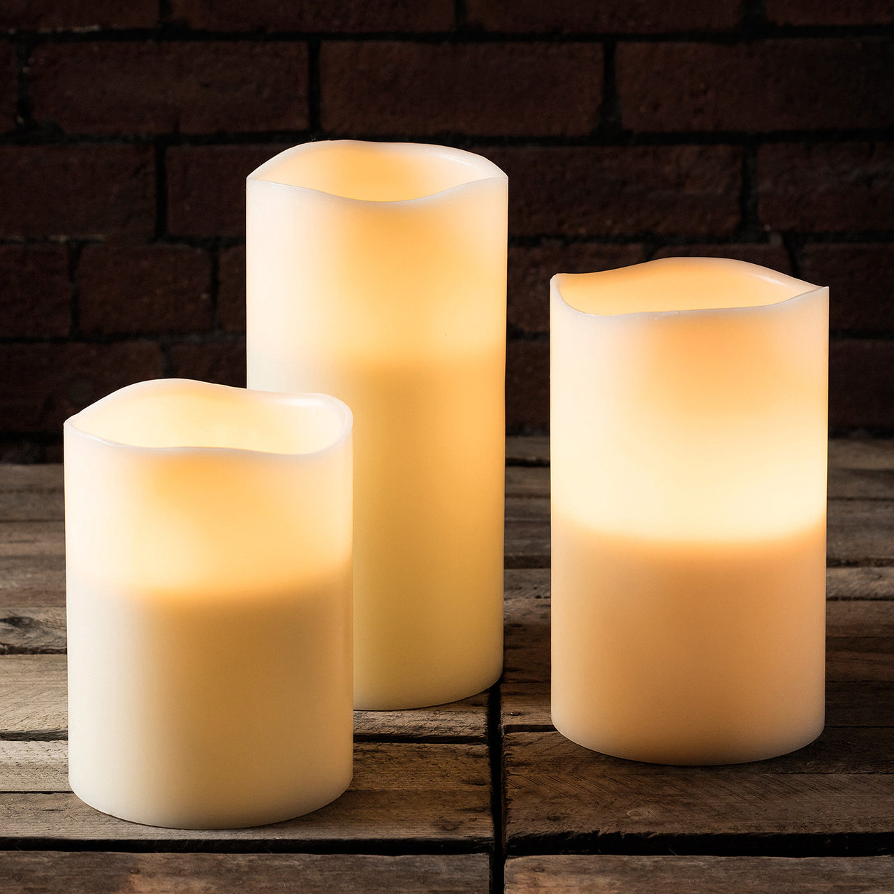 Venti 3 Wick Hurricane Battery LED Candle