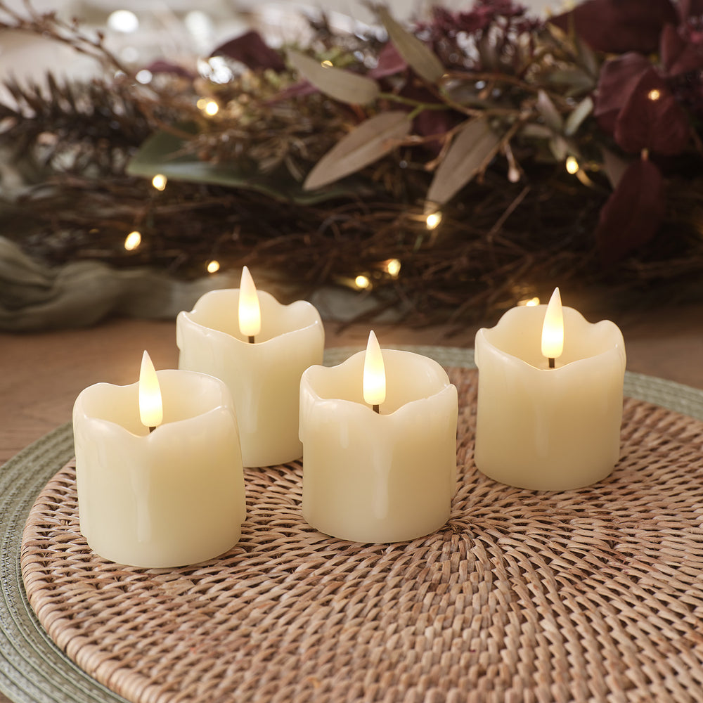 Lights4fun Set di 4 Candele Fine in Cera Rossa TruGlow® di 22cm con LED Bianchi Caldi a Pile e Telecomando per Interni Lights4fun Set di 4 Candele Fine in Cera Rossa TruGlow® di 22cm con LED Bianchi Caldi a Pile e Telecomando per Interni