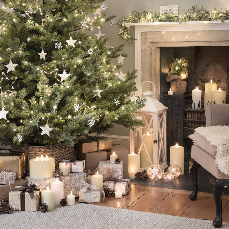 How To Turn Your Living Room Into A Pinterest Worthy Christmas Wonderland: Stunning Festive Ideas