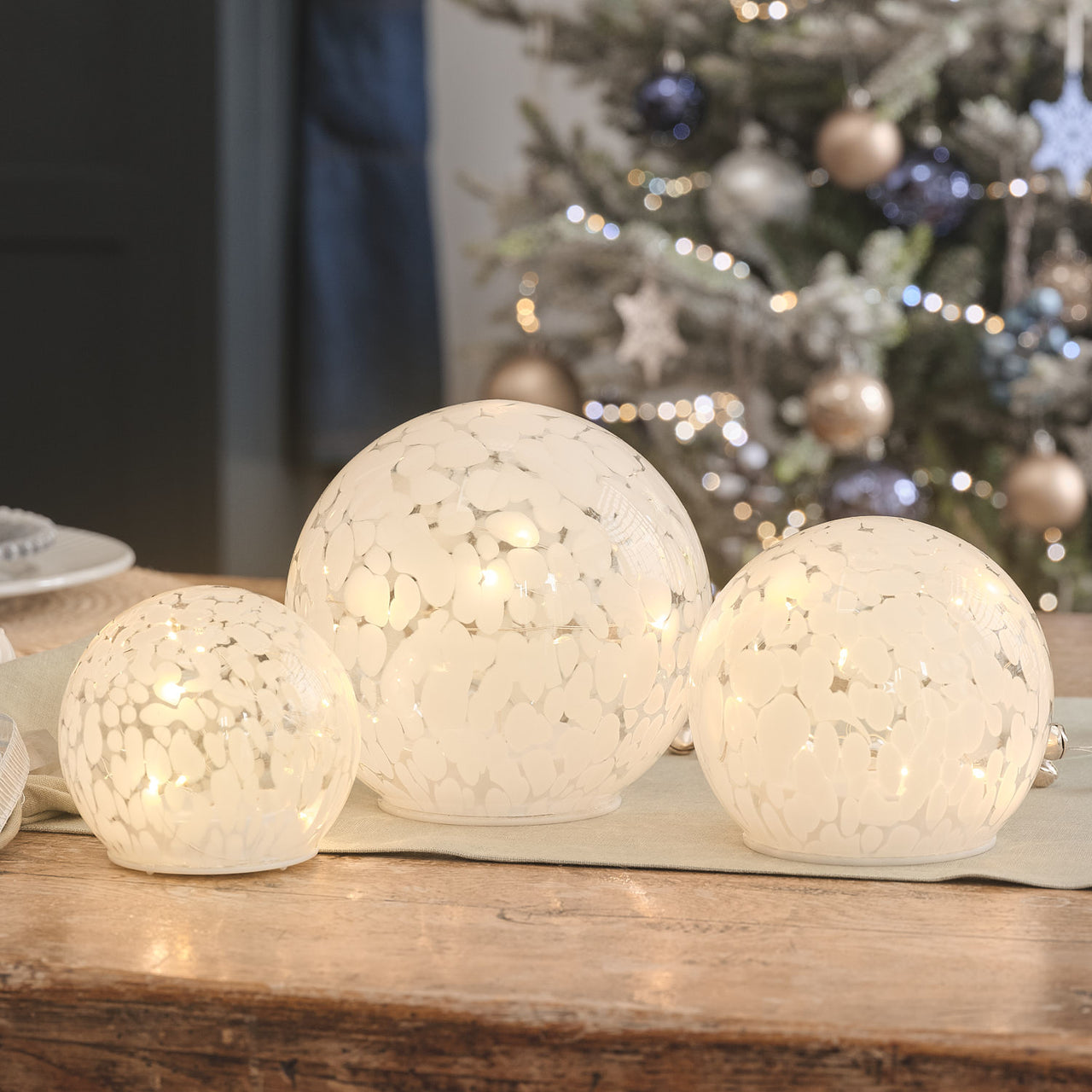 Regular White Confetti Glass Globe LED Decoration