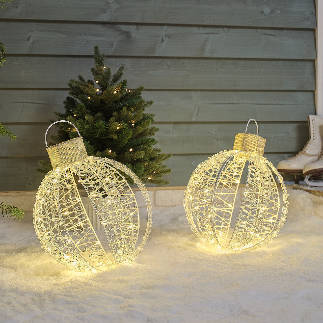 Set of 2 Light Up Christmas Baubles