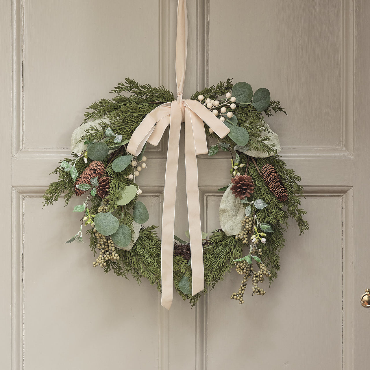 White Berry and Pinecone Christmas Wreath & Garland