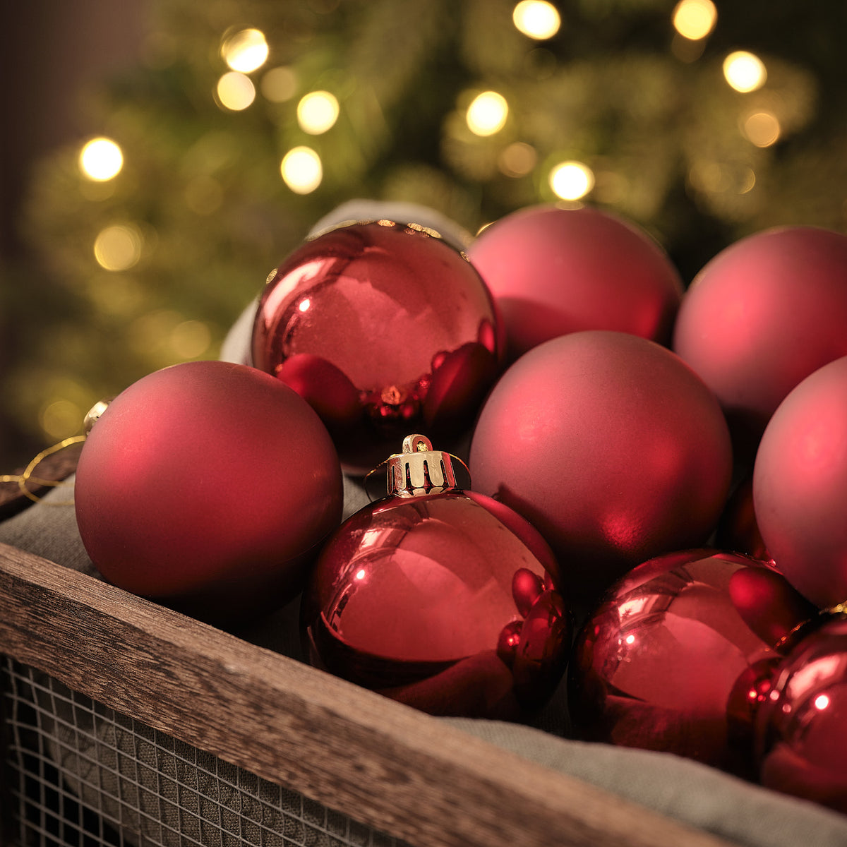Set of 12 Classic Red Christmas Tree Baubles