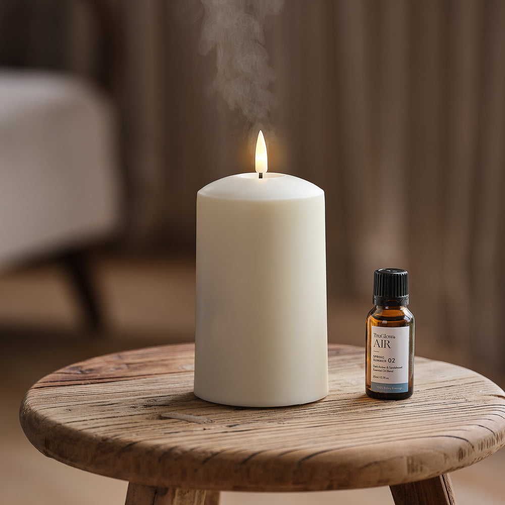 TruGlow AIR® Portable Candle Diffuser & Dark Amber & Sandalwood TruGlow AIR® Diffuser Oil Bundle