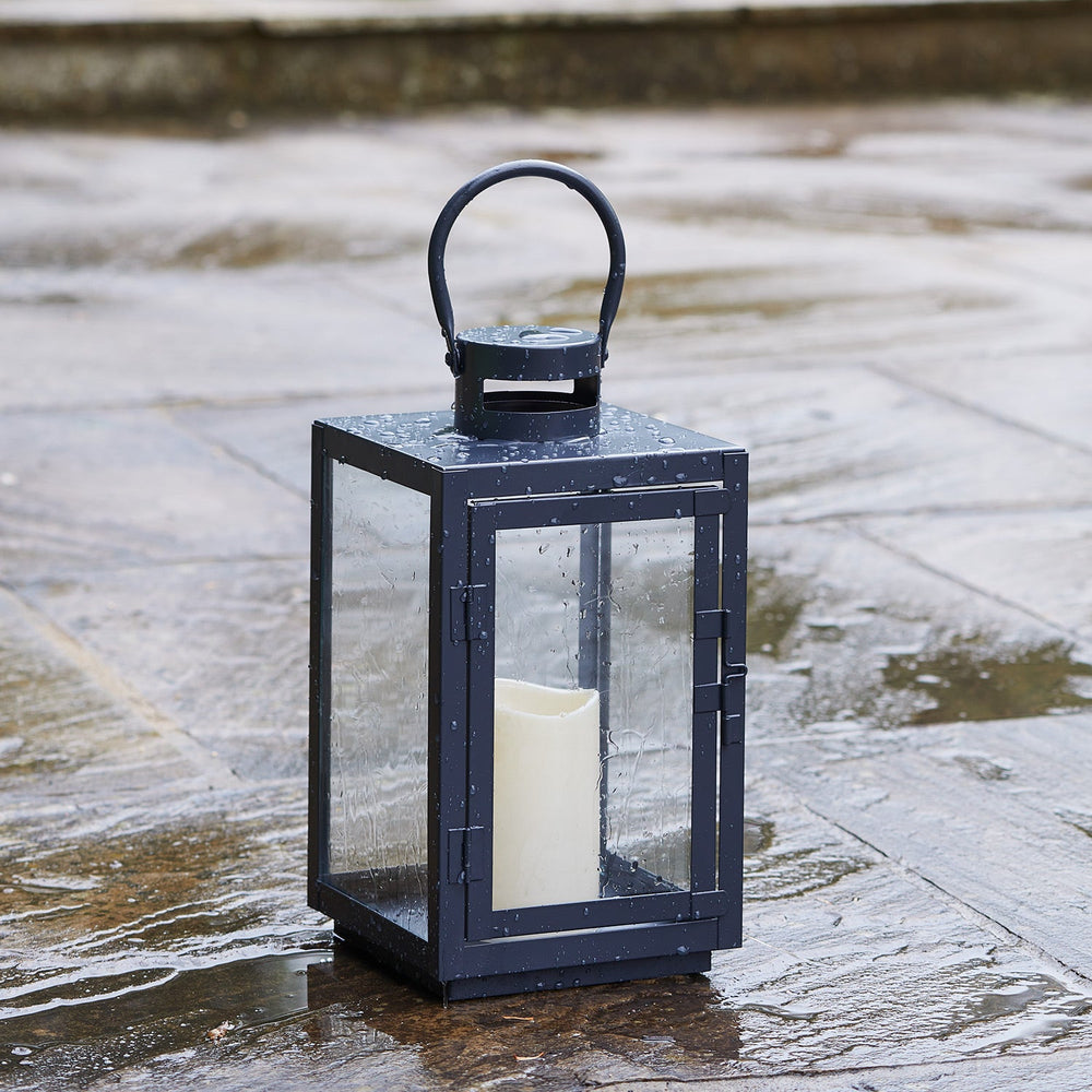 LA17002_malvern-battery-outdoor-lantern-outside.jpg