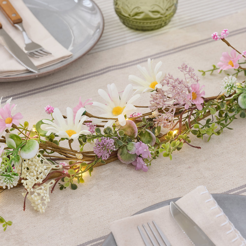 1.5m Pre Lit Daisy Dreams Garland