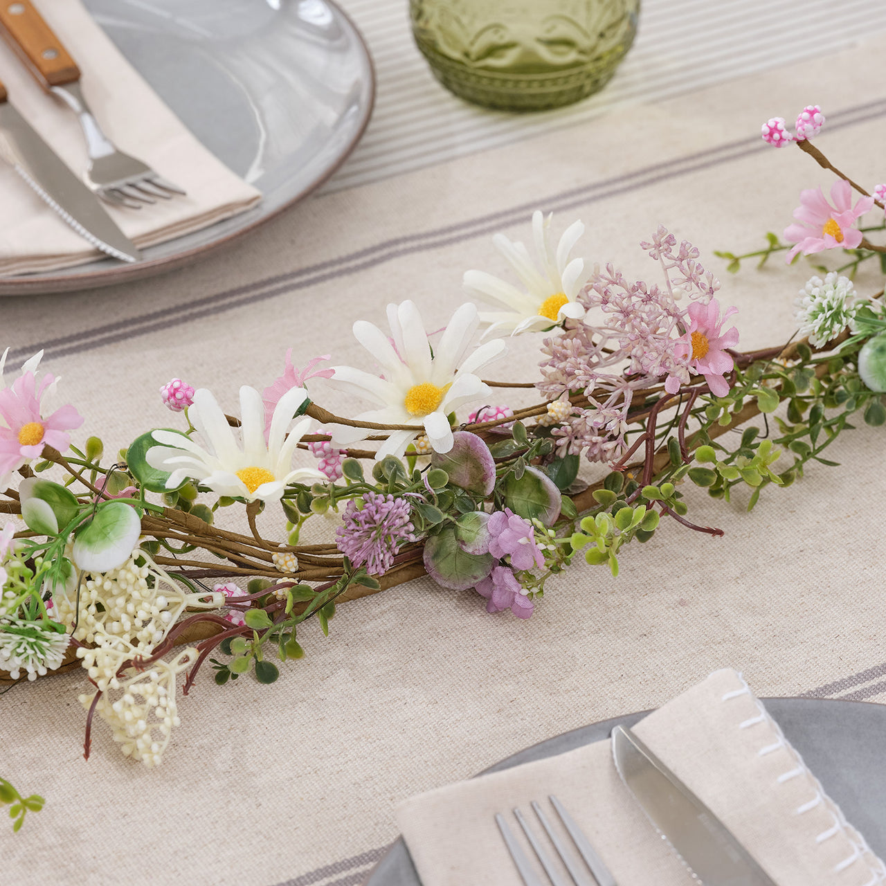 1.5m Pre Lit Daisy Dreams Garland