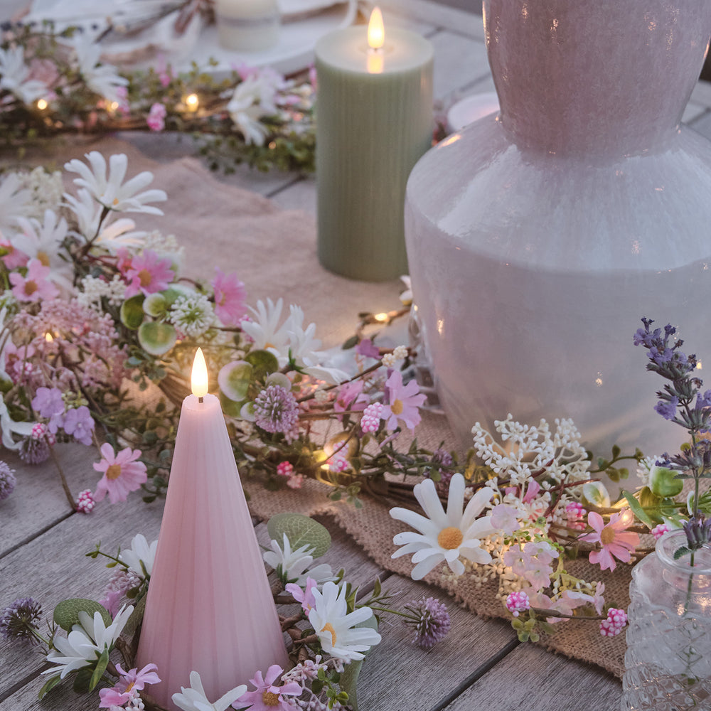 1.5m Pre Lit Daisy Dreams Garland