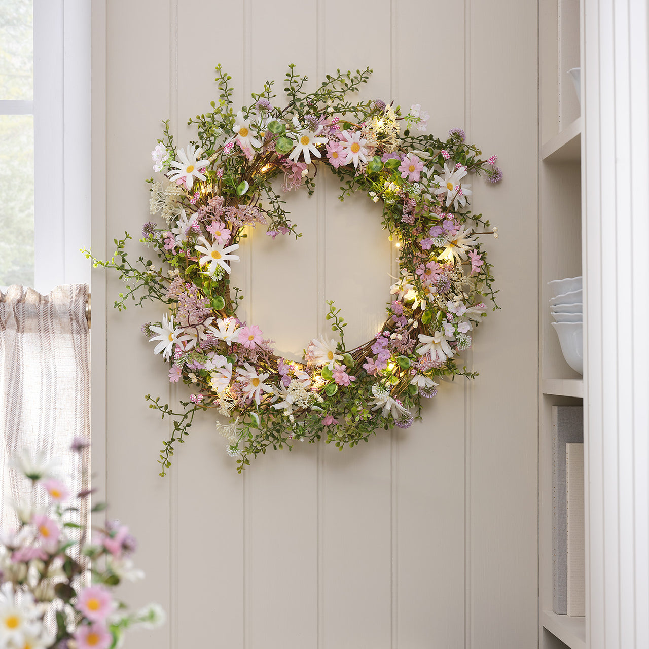 50cm Pre Lit Daisy Dreams Wreath