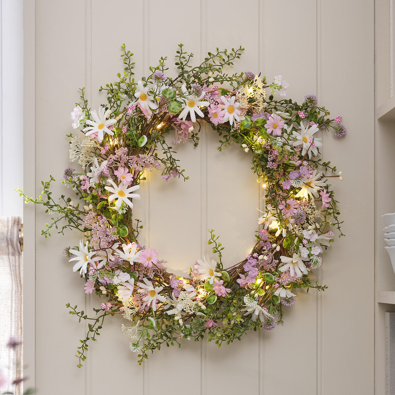 50cm Pre Lit Daisy Dreams Wreath