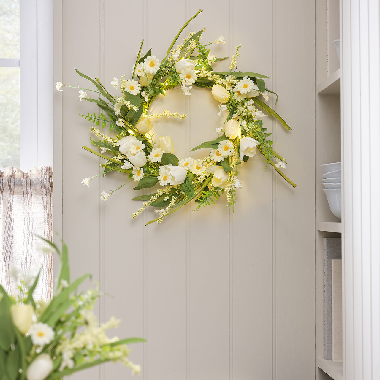 50cm Pre Lit Butter Yellow Tulip & Daisy Wreath