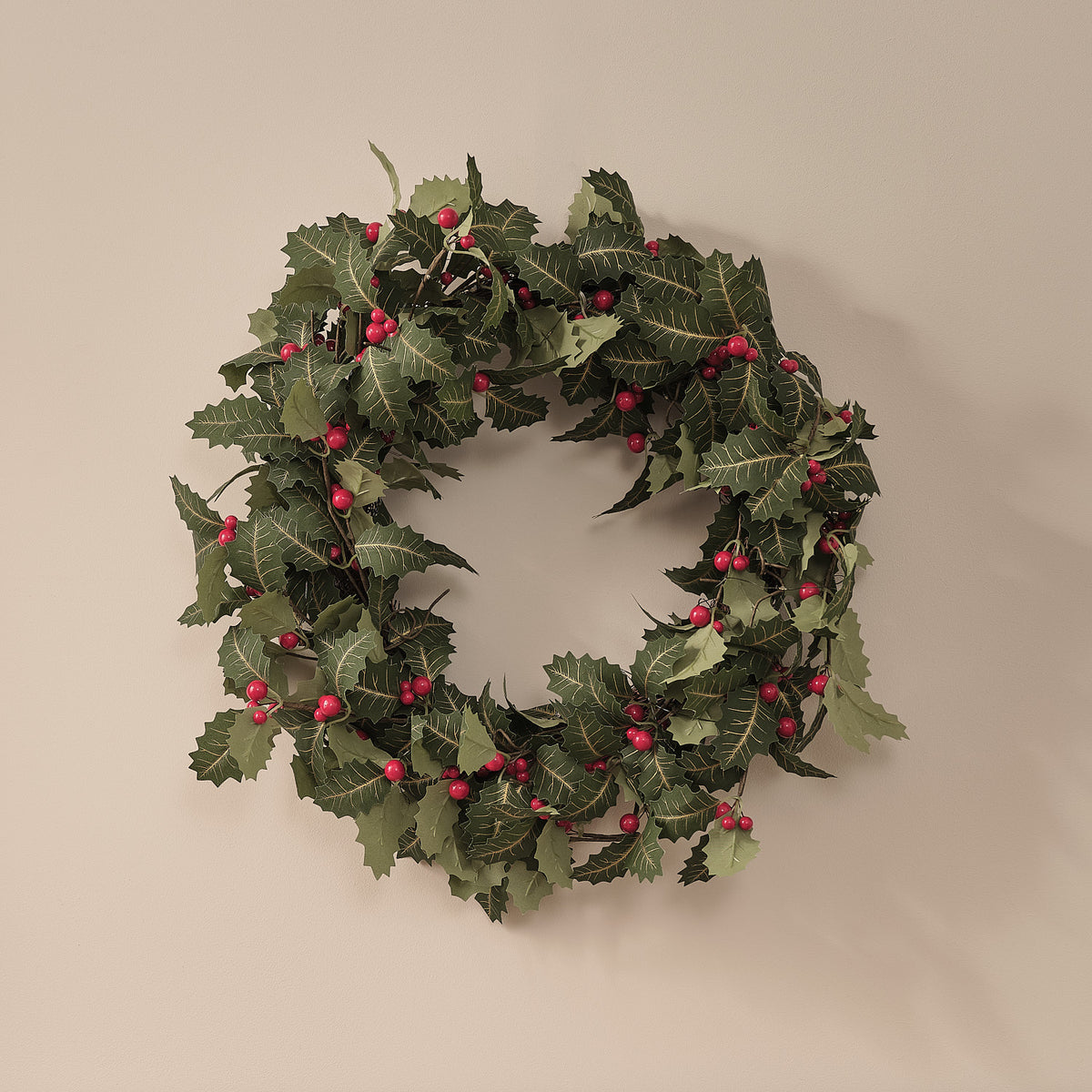 60cm Pre Lit Classic Holly Wreath