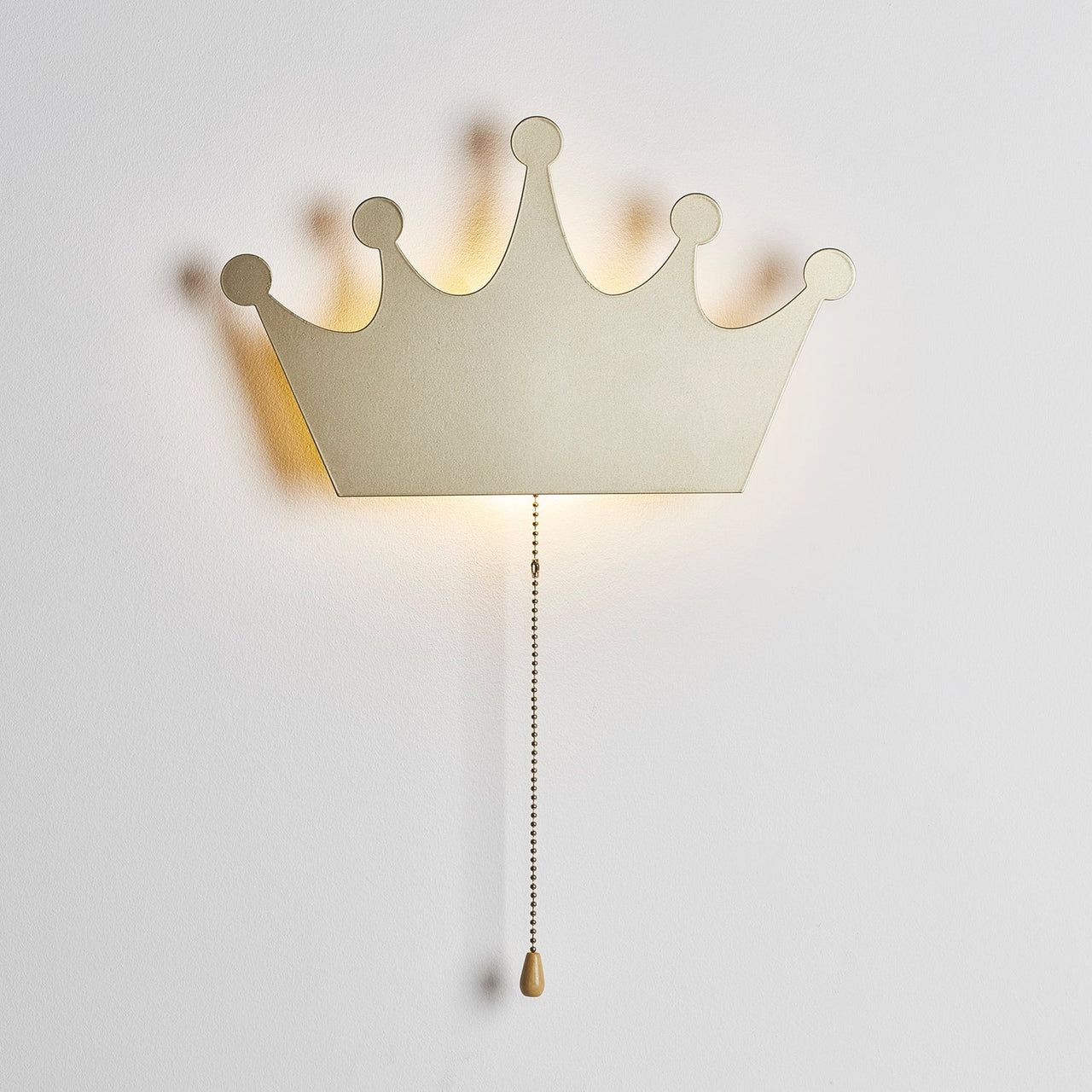 LL20012_LED-gold-crown-wall-light-on.jpg