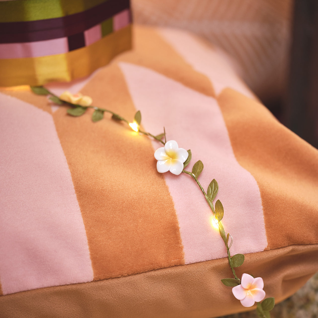 Wilderness Daisy Micro Garland