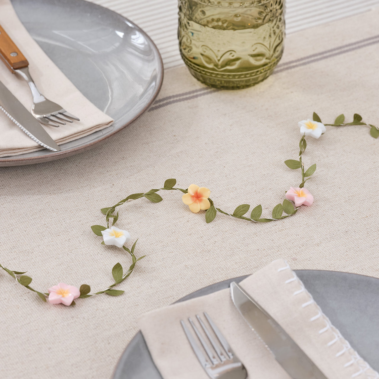 Wilderness Daisy Micro Garland