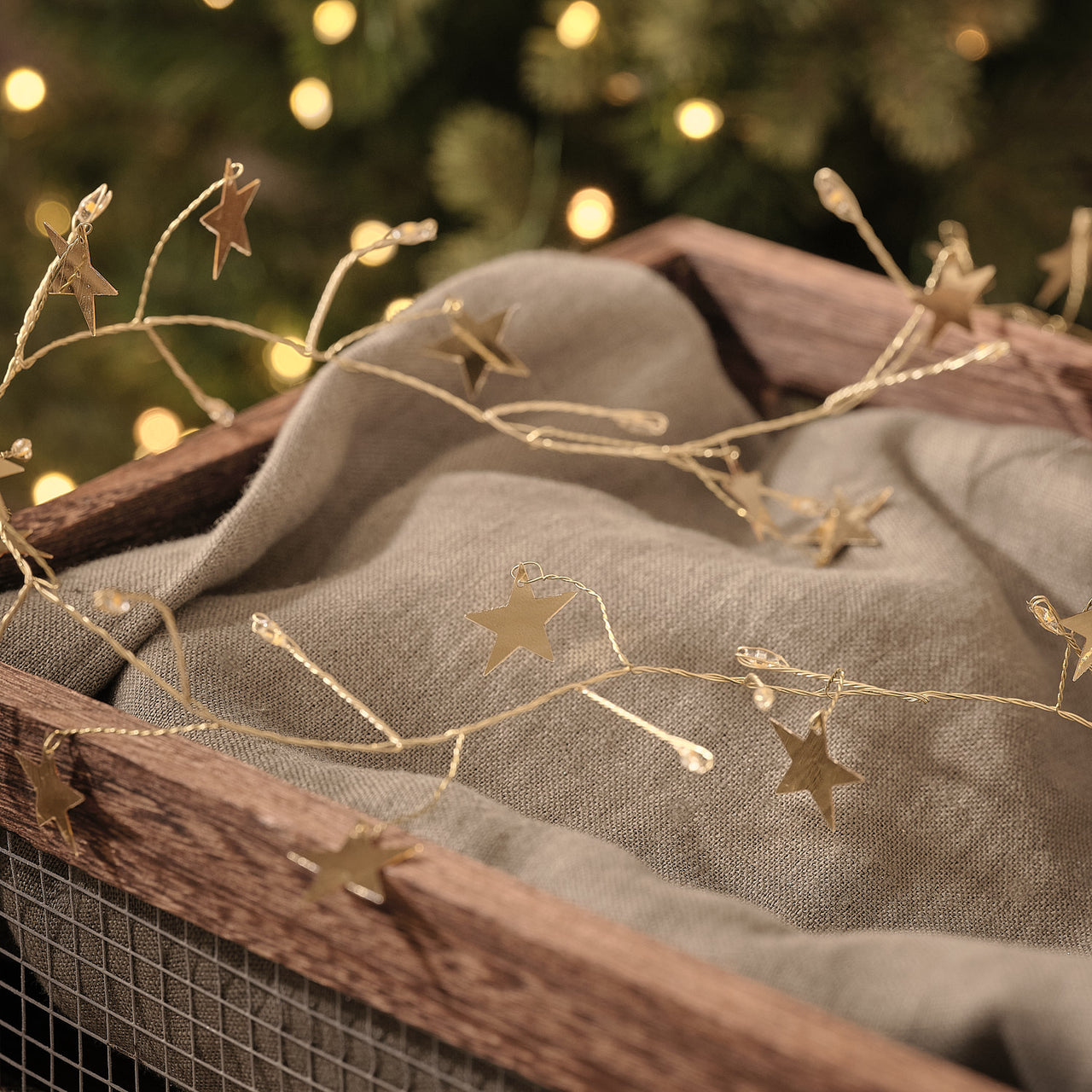 1.5m Gold Star Cluster Micro Light Garland