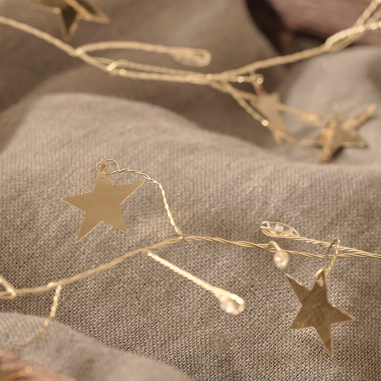 1.5m Gold Star Cluster Micro Light Garland