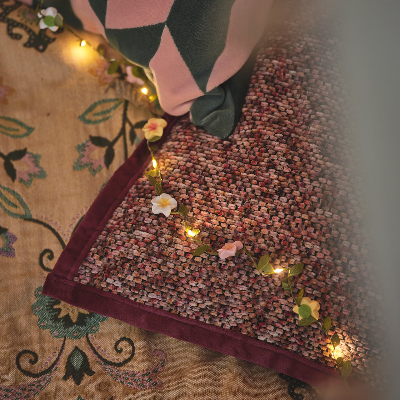 2m Wilderness Daisy Micro Light Garland