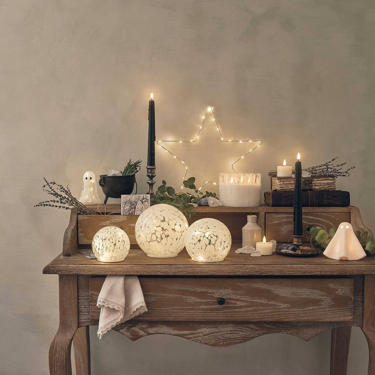 Regular White Confetti Glass Globe LED Decoration