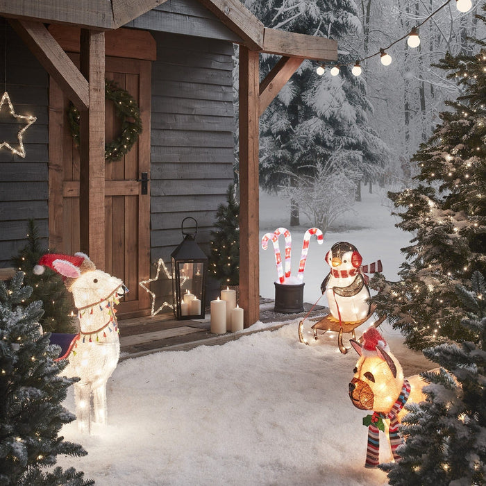 Outdoor-Winter-Setting-With-Figures_2000x2000_a78f3b93-a1d3-45ea-a498-5d207be2ec1f.jpg