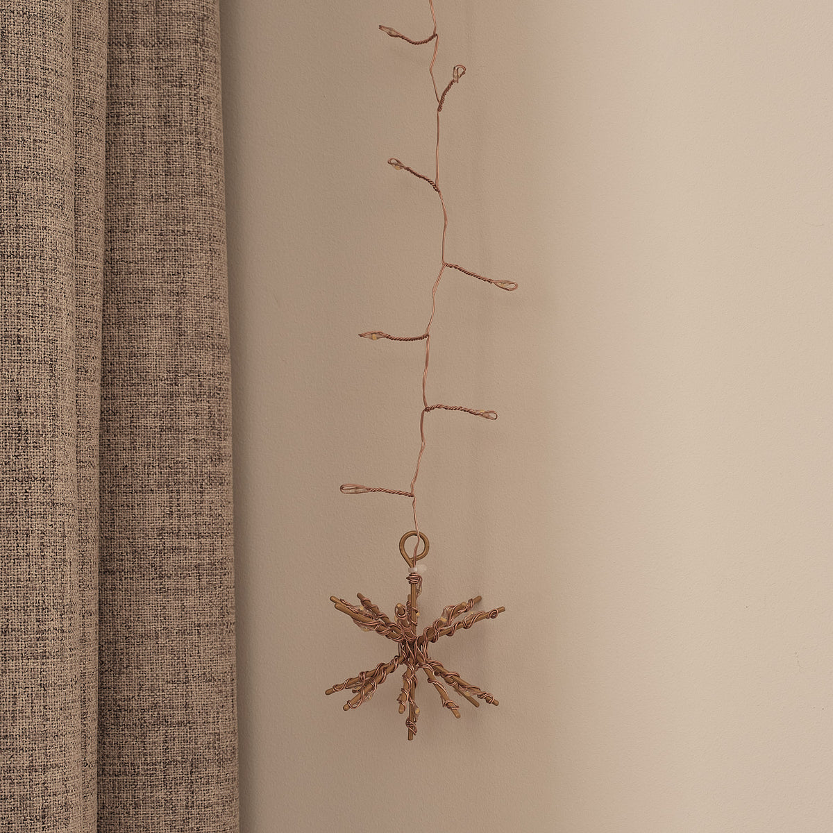 Gold Cluster Starburst Warm White Curtain Light