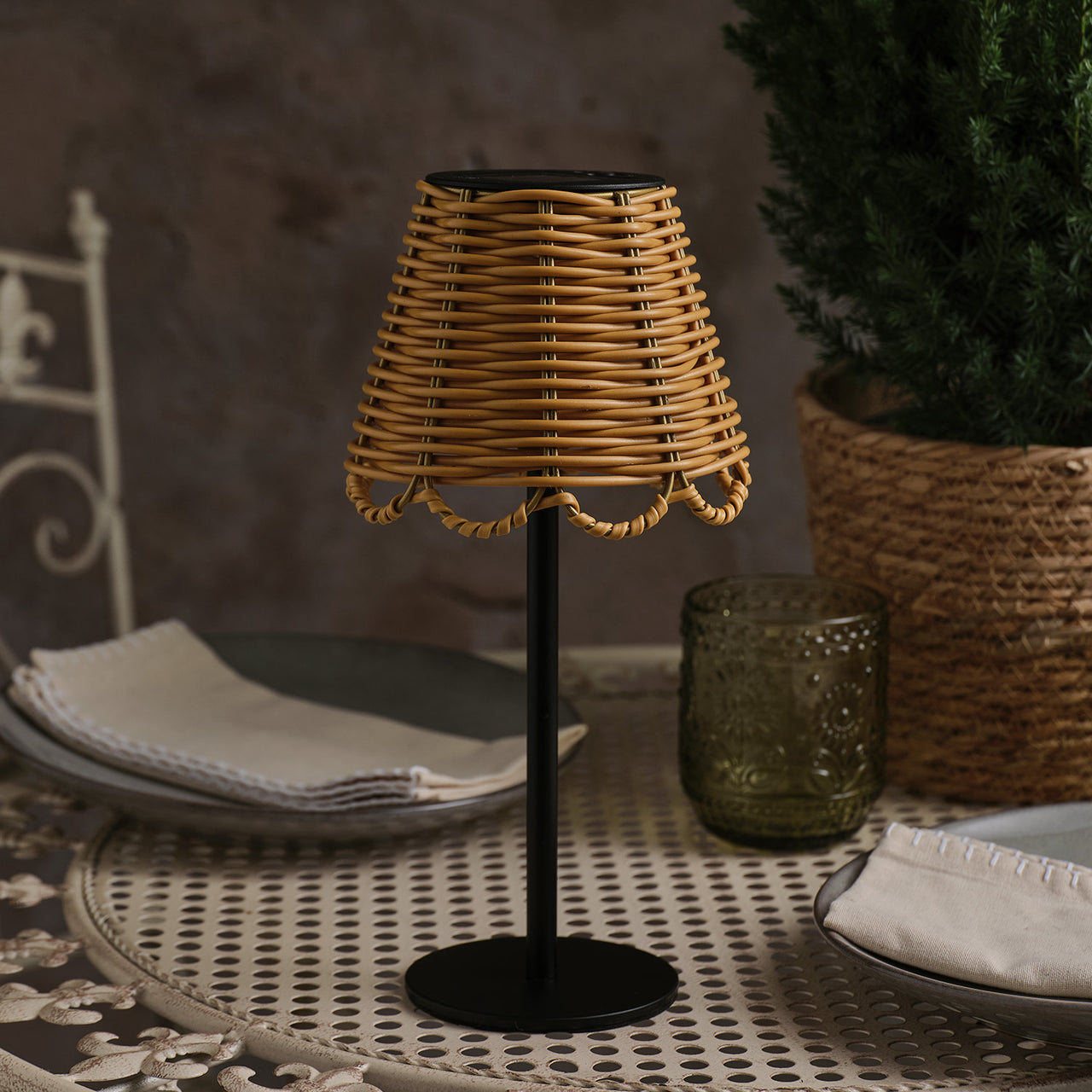 Kurv Bamboo Style Solar Table Lamp