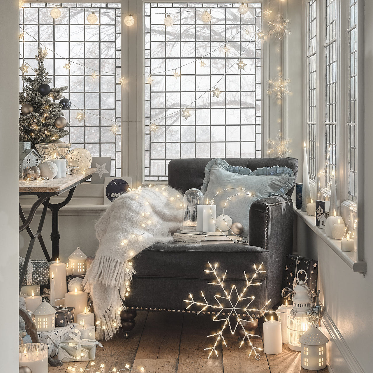 1.8cm Winter Star Light Up Micro LED Garland
