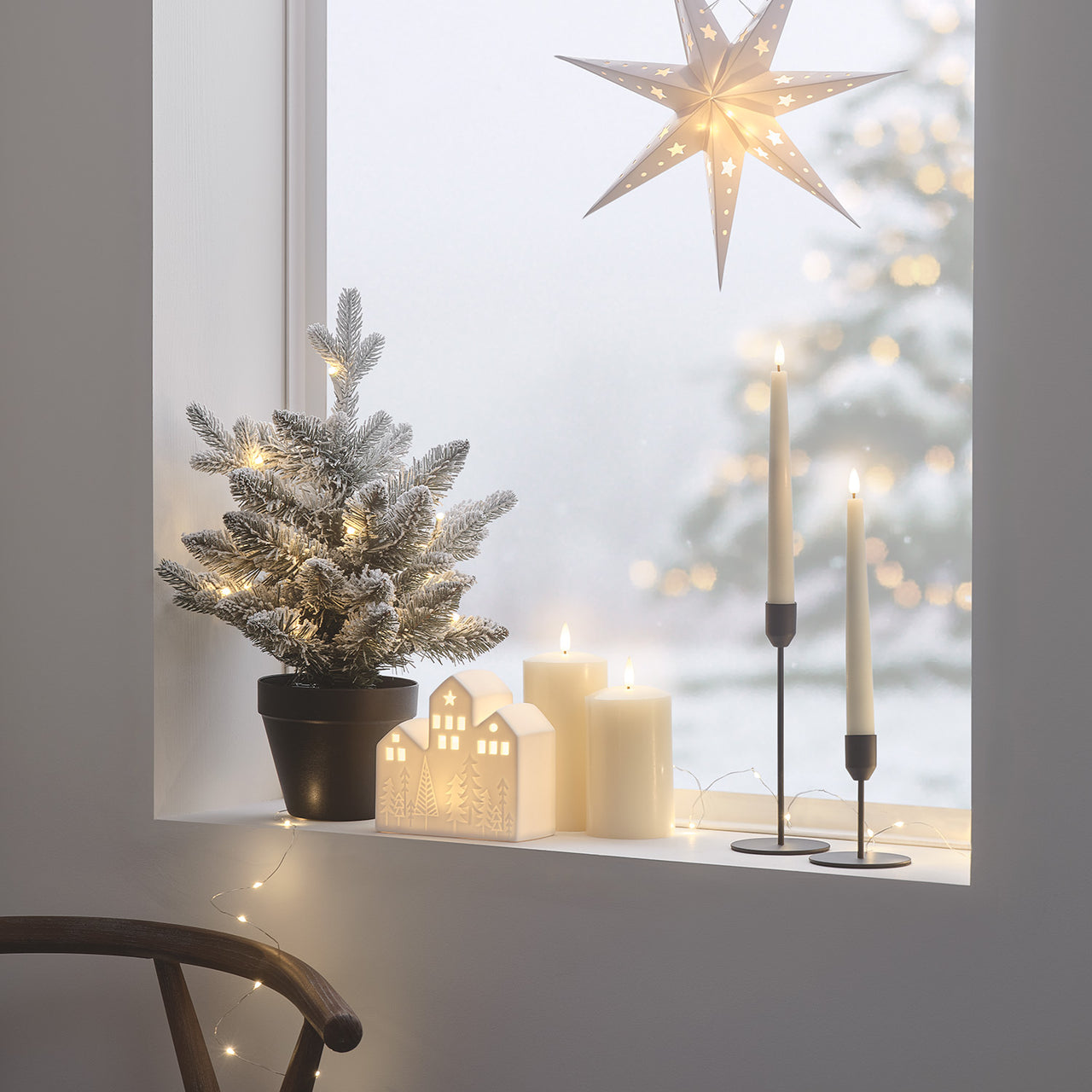 45cm Pre Lit Snowy Christmas Tree