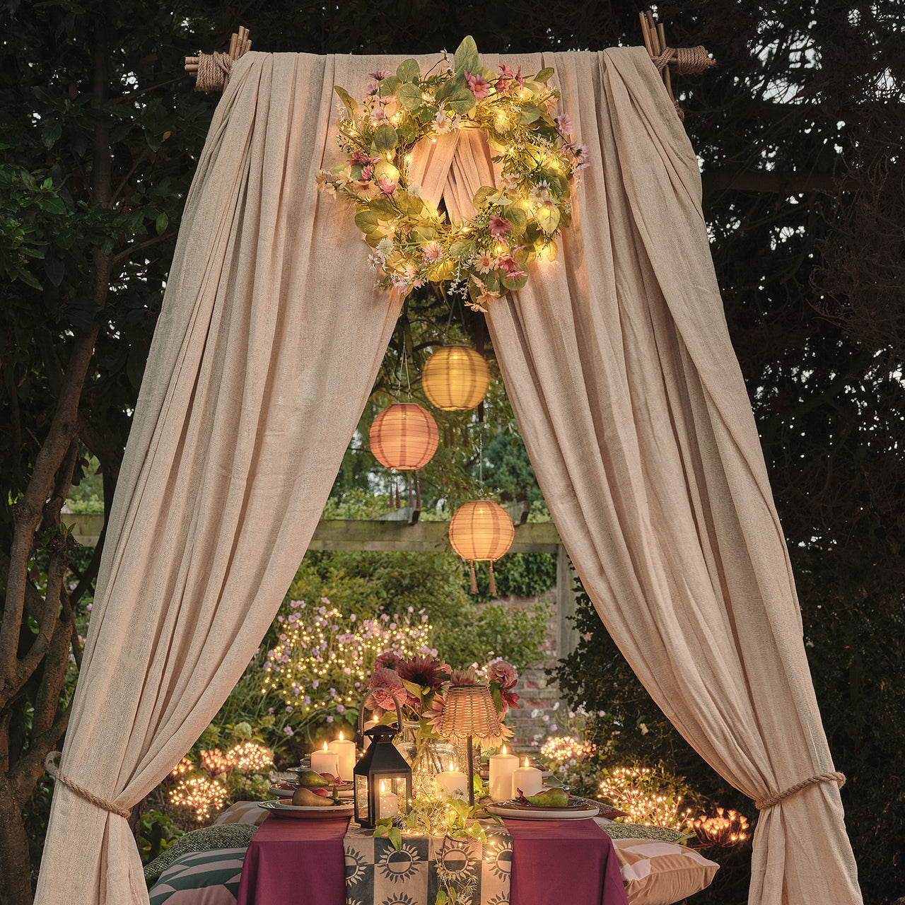 Wilderness Easter / Spring Daisy Wreath