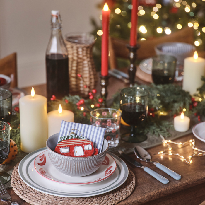How to Make a Magical Festive Tablescape