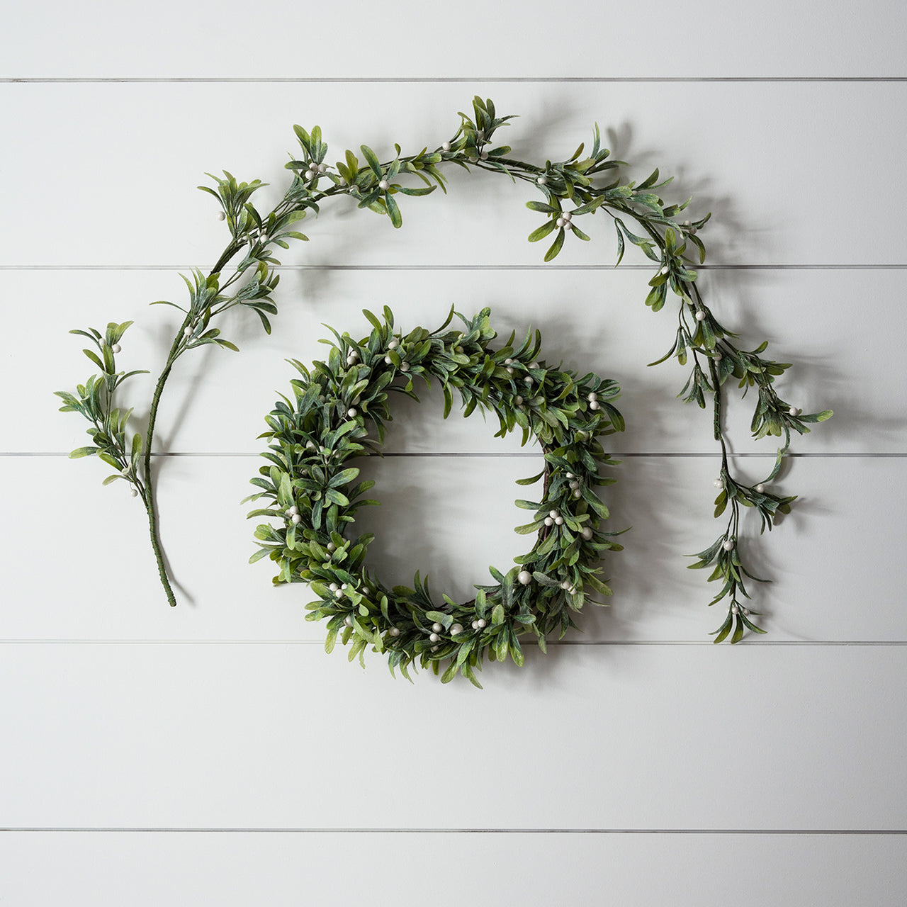 50cm Mistletoe Artificial Christmas Wreath