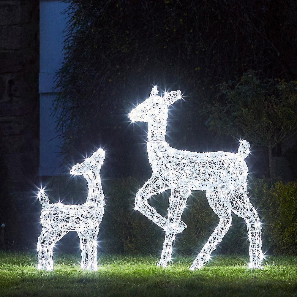 XX2002Doe_Fawn_2_Outdoor-Acrylic-Christmas-Figures-Light-Up-Reindeers-Doe-Fawn-Garden-Close.jpg
