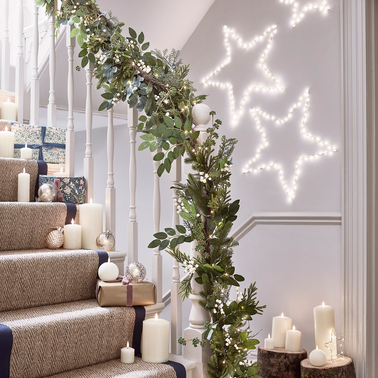 2m Pre Lit Oversized White Berry Christmas Garland